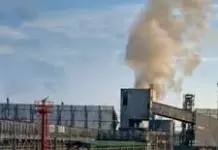 Πυρκαγιά στο λιμάνι Ουστ-Λούγκα της Ρωσίας εξαιτίας επιδρομής ουκρανικών drones