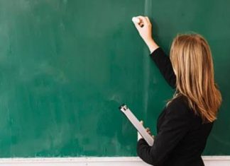 Αναπληρωτές εκπαιδευτικοί: Ουδέν μονιμότερον του προσωρινού; Δέκα χρόνια με μια βαλίτσα στο χέρι Αναπληρωτές εκπαιδευτικοί: Ουδέν μονιμότερον του προσωρινού; Δέκα χρόνια με μια βαλίτσα στο χέρι