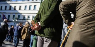Η «ακτινογραφία» της ΕΑΣ: Πώς 500.000 συνταξιούχοι χρηματοδοτούν το επίδομα των 400 ευρώ