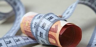 Με λίγα (κυβερνητικά) λόγια, στον «δύσκολο χειμώνα» που θα ‘σαι εξαθλιωμένος να ξέρεις ότι φταις εσύ που πας στη δουλειά με το αμάξι και γύρισες μαυρισμένος Με λίγα (κυβερνητικά) λόγια, στον «δύσκολο χειμώνα» που θα ‘σαι εξαθλιωμένος να ξέρεις ότι φταις εσύ που πας στη…