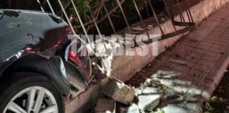 Πάτρα: Αυτοκίνητο «καρφώθηκε» σε αυλή σπιτιού και έπιασε φωτιά, ο οδηγός εγκατάλειψε το σημείο Πάτρα: Αυτοκίνητο «καρφώθηκε» σε αυλή σπιτιού και έπιασε φωτιά, ο οδηγός εγκατάλειψε το σημείο