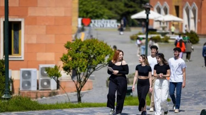 Πώς η Τουρκία διεκδικεί ρόλο στον παγκόσμιο χάρτη της εκπαίδευσης: Από την άνοδο στο PISA έως την παγκόσμια μάχη των…