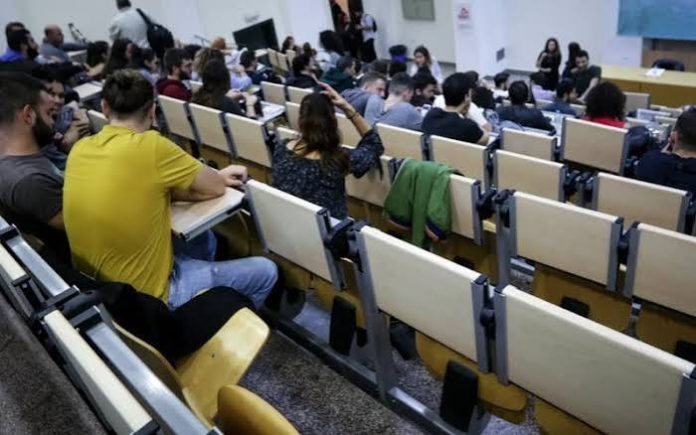 Μπλόκο από καθηγητή του Πανεπιστημίου Πατρών στα new age σκονάκια: Γυαλιά θα φορούν μόνο όσοι έχουν ιατρική βεβαίωση Μπλόκο από καθηγητή του Πανεπιστημίου Πατρών στα new age σκονάκια: Γυαλιά θα φορούν μόνο όσοι έχουν ιατρική βεβαίωση