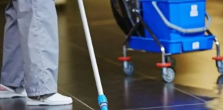 Καθαρίστρια στον Βόλο άρπαξε χρήματα από γραφείο όπου εργαζόταν, την «πρόδωσαν» οι κάμερες ασφαλείας