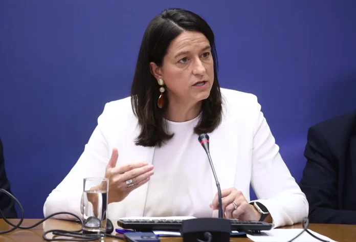 Κεραμέως αδειάζει Μαρινάκη για το επίδομα ανεργίας: Λήξαν το θέμα - Κανένα εσωκομματικό θέμα στον Βόρειο Τομέα