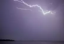 Μικροπροβλήματα προκάλεσε η καταιγίδα στη Θεσσαλονίκη – Κλήσεις στην Πυροσβεστική για κοπή δέντρων και άντληση υδάτων