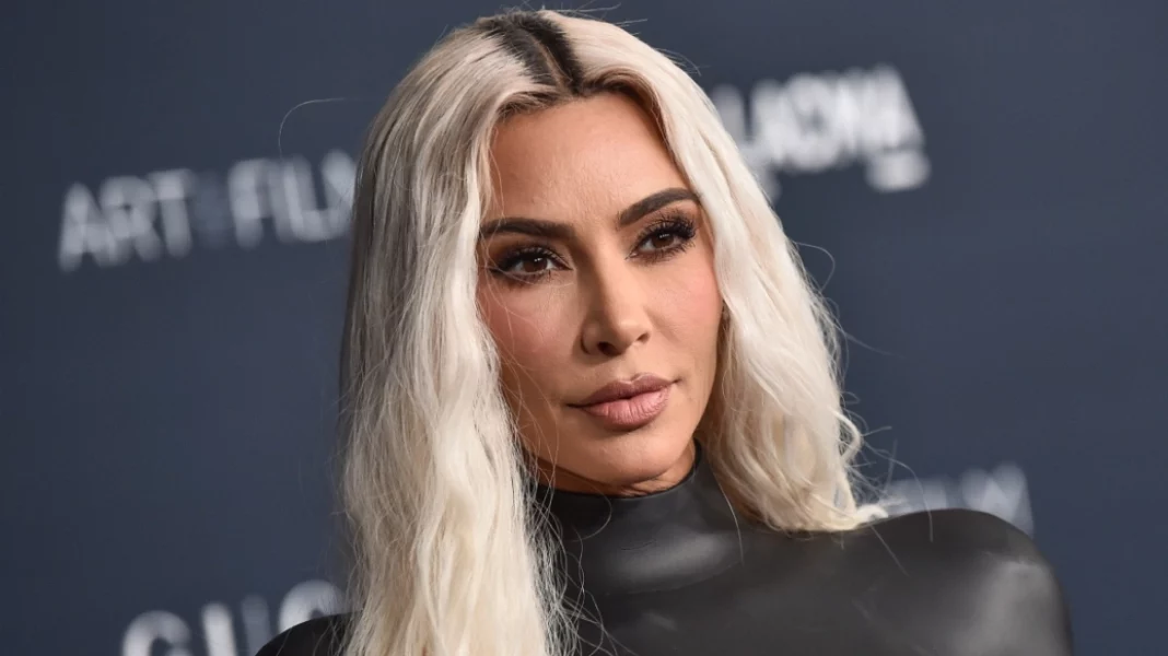 kim_kardashian Eπιδικάστηκε συμβολική αποζημίωση 1 ευρώ στην Κιμ Καρντάσιαν για τη ληστεία κοσμημάτων στο Παρίσι