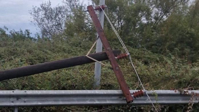 Ιωάννινα: Ανεμοστρόβιλος έπληξε χωριά Ιωάννινα: Ανεμοστρόβιλος έπληξε χωριά