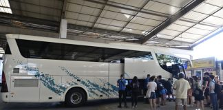Παρολίγον τραγωδία στην Εύβοια: Λεωφορείο «έχασε» 2 λάστιχα εν κινήσει – Έγδαρε το οδόστρωμα Παρολίγον τραγωδία στην Εύβοια: Λεωφορείο «έχασε» 2 λάστιχα εν κινήσει – Έγδαρε το οδόστρωμα
