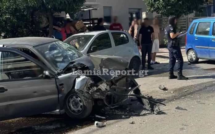 Πανικός στη Λαμία από μεθυσμένο οδηγό – Χτύπησε σταθμευμένα αυτοκίνητα και κατέληξε σε μετωπική Πανικός στη Λαμία από μεθυσμένο οδηγό – Χτύπησε σταθμευμένα αυτοκίνητα και κατέληξε σε μετωπική