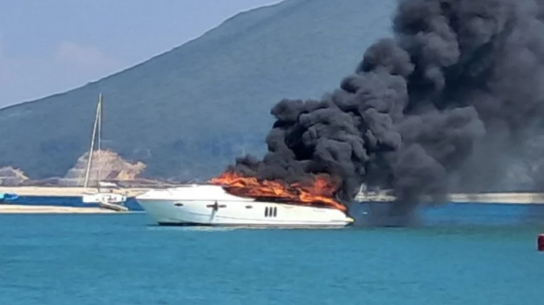 lefkada-mkt__1_ Θαλαμηγός τυλίχθηκε στις φλόγες στη Λευκάδα: Διασώθηκαν οι τρεις επιβαίνοντες, δείτε βίντεο