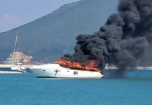 Θαλαμηγός τυλίχθηκε στις φλόγες στη Λευκάδα: Διασώθηκαν οι τρεις επιβαίνοντες, δείτε βίντεο