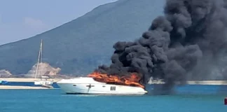 Θαλαμηγός τυλίχθηκε στις φλόγες στη Λευκάδα: Διασώθηκαν οι τρεις επιβαίνοντες, δείτε βίντεο