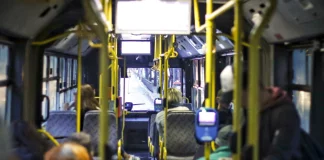 Παγκράτι: Άγριος καβγάς μέσα σε λεωφορείο της γραμμής 203, δύο νεαροί πιάστηκαν στα χέρια μπροστά στους επιβάτες - Η…