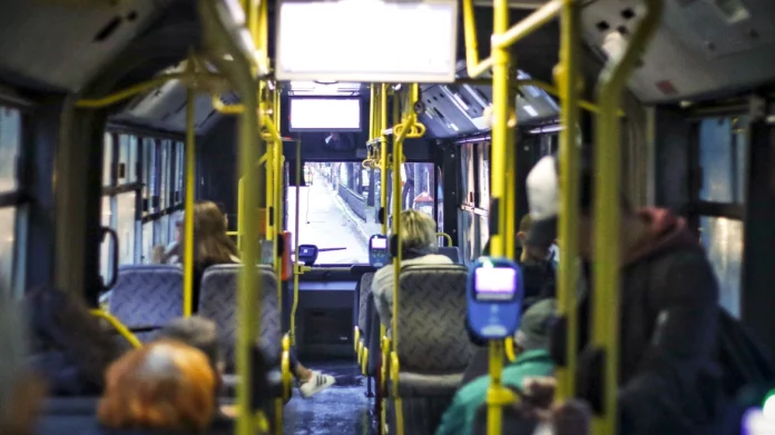 Παγκράτι: Άγριος καβγάς μέσα σε λεωφορείο της γραμμής 203, δύο νεαροί πιάστηκαν στα χέρια μπροστά στους επιβάτες – Η “Αριάδνη” απούσα! Παγκράτι: Άγριος καβγάς μέσα σε λεωφορείο της γραμμής 203, δύο νεαροί πιάστηκαν στα χέρια μπροστά στους επιβάτες - Η…