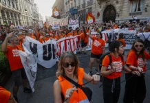 Χιλιάδες διαδηλωτές στους δρόμους της Μαδρίτης ζητούν μέτρα μετά την έξωση της 87χρονης ΑμεΑ Μαρικάρμεν