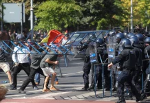 Επεισόδια σε διαδήλωση αγροτών στο Βουκουρέστι με 24 τραυματίες - (VIDEO)