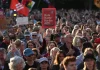 Στους δρόμους οι Γερμανοί μετά την εκλογική νίκη του ακροδεξιού AfD, μαζικές διαδηλώσεις και ένταση με την αστυνομία…