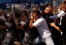 Οργή και επεισόδια στην Πρίστινα μετά την καταδίκη του Θάτσι και άλλων 3 ηγετών του UCK, «ντροπή» λέει ο Έντι Ράμα Οργή και επεισόδια στην Πρίστινα μετά την καταδίκη του Θάτσι και άλλων 3 ηγετών του UCK, «ντροπή» λέει ο Έντι Ράμα
