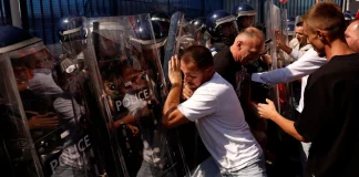 Οργή και επεισόδια στην Πρίστινα μετά την καταδίκη του Θάτσι και άλλων 3 ηγετών του UCK, «ντροπή» λέει ο Έντι Ράμα Οργή και επεισόδια στην Πρίστινα μετά την καταδίκη του Θάτσι και άλλων 3 ηγετών του UCK, «ντροπή» λέει ο Έντι Ράμα