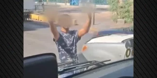 Ρομά μπλόκαραν λεωφορείο και προπηλάκισαν οδηγό στην Ακτή Μιαούλη: «Ήταν εκτός ορίων»