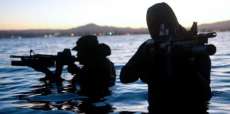 Μυστική επιχείρηση των ΗΠΑ στο Ορμούζ: Οι Navy SEALs εξουδετέρωναν επί τέσσερις μήνες ιρανικές νάρκες Μυστική επιχείρηση των ΗΠΑ στο Ορμούζ: Οι Navy SEALs εξουδετέρωναν επί τέσσερις μήνες ιρανικές νάρκες