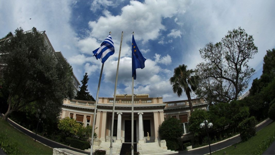 Πενιχρά τα πρώτα οφέλη από τη ΔΕΘ – Προβληματισμός στο Μαξίμου και ο «πονοκέφαλος» Σαμαρά