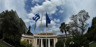 Πενιχρά τα πρώτα οφέλη από τη ΔΕΘ – Προβληματισμός στο Μαξίμου και ο «πονοκέφαλος» Σαμαρά
