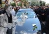 Με το “Φεύγω για μένα” και το χειροκρότημα χιλιάδες κόσμου το τελευταίο αντίο στον Γιώργο Μαζωνάκη – (ΦΩΤΟ)