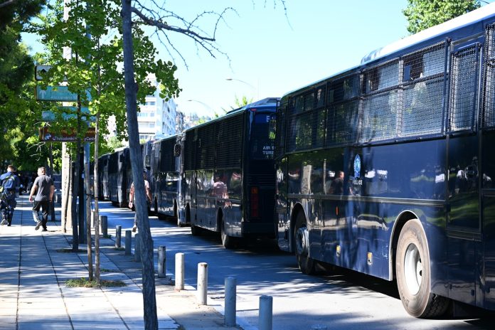 Θεσσαλονίκη: 12 προσαγωγές πριν τις κινητοποιήσεις με αφορμή την 90ή ΔΕΘ Θεσσαλονίκη: 12 προσαγωγές πριν τις κινητοποιήσεις με αφορμή την 90ή ΔΕΘ