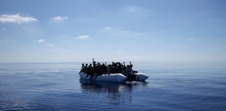 Μία εβδομάδα στον Ατλαντικό χωρίς τροφή και καύσιμα: Διασώθηκαν 260 μετανάστες ανοιχτά της Μαυριτανίας Μία εβδομάδα στον Ατλαντικό χωρίς τροφή και καύσιμα: Διασώθηκαν 260 μετανάστες ανοιχτά της Μαυριτανίας