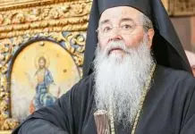 Καταγγελία για τον Μητροπολίτη Κοζάνης: Έδιωξε δύο παιδιά από την εκκλησία για τα… μακριά μαλλιά και τα παλιά παπούτσια