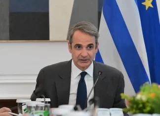 Οι «αδερφοφάδες» της ΝΔ: Πώς ο ένας αδειάζει τον άλλον και το Μαξίμου τρέχει να μαζέψει τα… ασυμμάζευτα