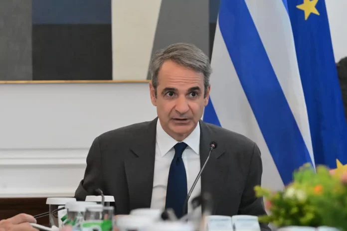 Οι «αδερφοφάδες» της ΝΔ: Πώς ο ένας αδειάζει τον άλλον και το Μαξίμου τρέχει να μαζέψει τα… ασυμμάζευτα