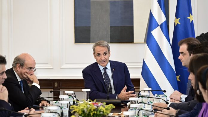 Το «μήνυμα» Μητσοτάκη σε υπουργούς και Ντόρα για τα «καβαλημένα καλάμια»: «Δική μου ευθύνη να αξιολογώ συμπεριφορές»