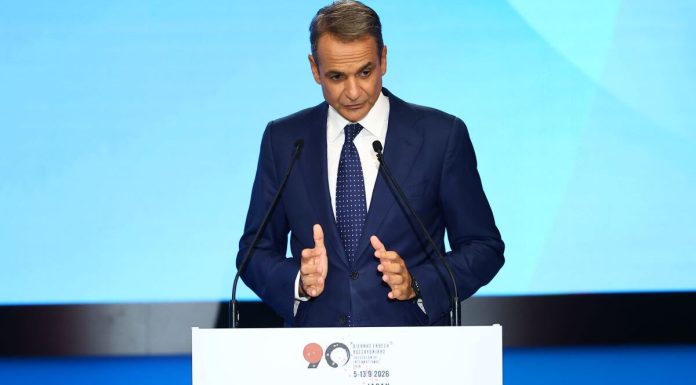 «Ψηφίστε με πρώτα και μετά ίσως πάρετε κάτι, διαφορετικά έρχεται η καταστροφή» Σούπερ μάρκετ παροχών στη μεσαία τάξη – Ξέχασε στο… ράφι ακρίβεια, ενοίκια και καρτέλ των τραπεζών