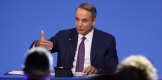 Η ώρα του ταμείου και στο βάθος… Σαμαράς