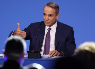 Η ώρα του ταμείου και στο βάθος… Σαμαράς