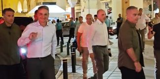 Ο Μητσοτάκης με προσωπική φρουρά 19 ανδρών ασφαλείας, περιδιάβαινε τους δρόμους της Θεσσαλονίκης