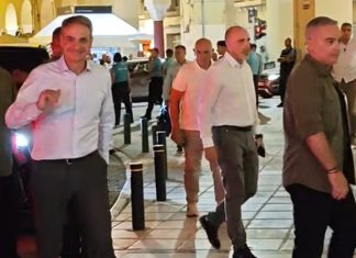 Ο Μητσοτάκης με προσωπική φρουρά 19 ανδρών ασφαλείας, περιδιάβαινε τους δρόμους της Θεσσαλονίκης