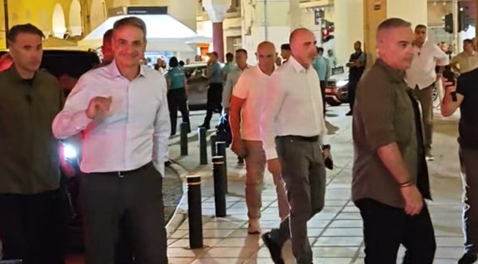 Ο Μητσοτάκης με προσωπική φρουρά 19 ανδρών ασφαλείας, περιδιάβαινε τους δρόμους της Θεσσαλονίκης
