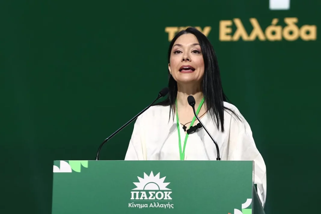 Γιαννακοπούλου αδειάζει Φαραντούρη για τη δήλωση περί “χαριεντισμού” της Σδούκου: “Δεν μπορείς να μιλάς έτσι σε μια…
