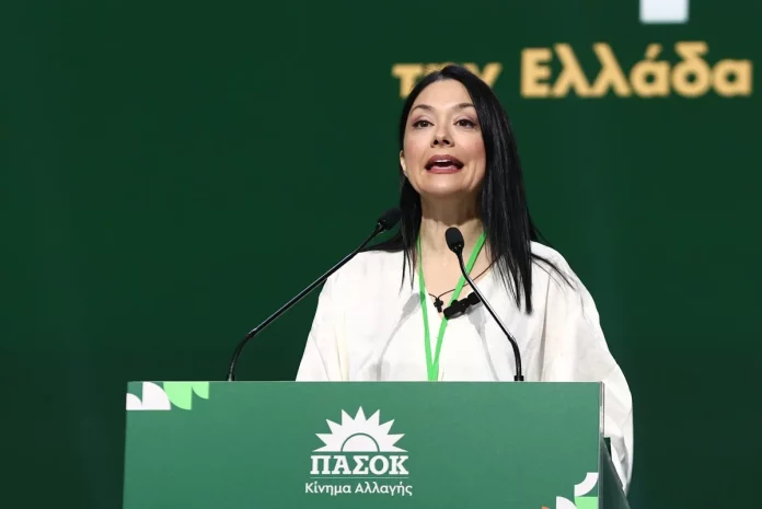 Γιαννακοπούλου αδειάζει Φαραντούρη για τη δήλωση περί “χαριεντισμού” της Σδούκου: “Δεν μπορείς να μιλάς έτσι σε μια…