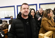 Ν. Πλακιάς: “Βρήκαμε τα παιδιά μας 12χλμ μακριά” – Η κατάθεσή του στη δίκη των Τεμπών