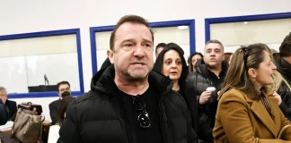 Ν. Πλακιάς: “Βρήκαμε τα παιδιά μας 12χλμ μακριά” – Η κατάθεσή του στη δίκη των Τεμπών