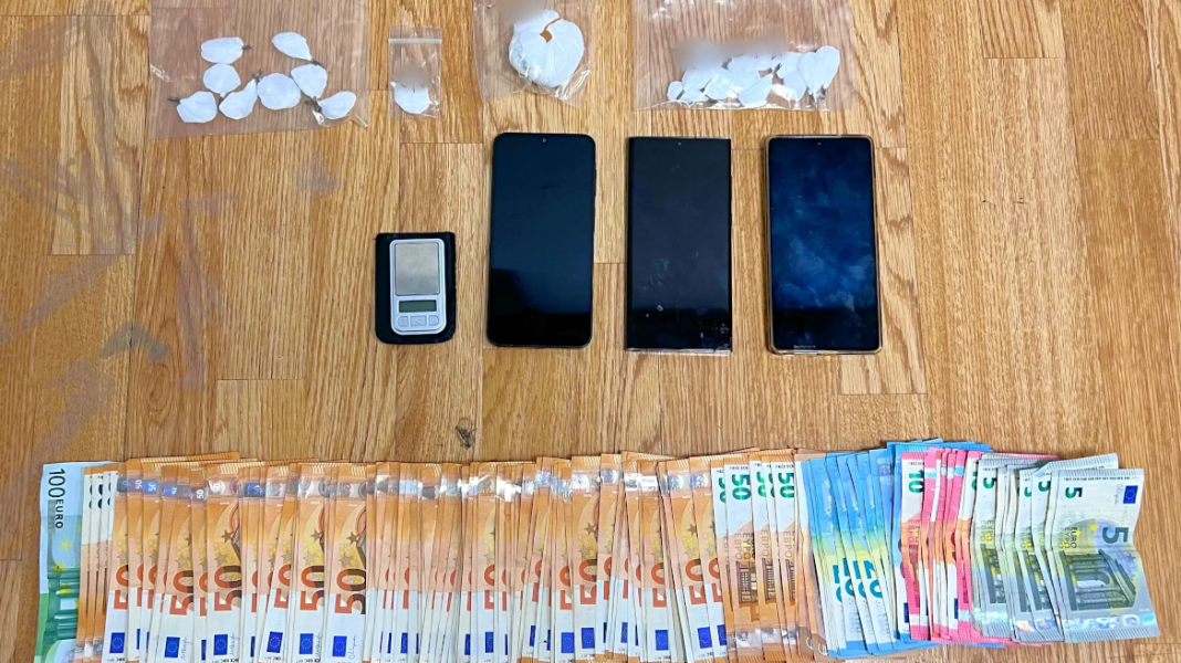 nrkotika_attiki Τρεις συλλήψεις για διακίνηση ναρκωτικών στην Αττική