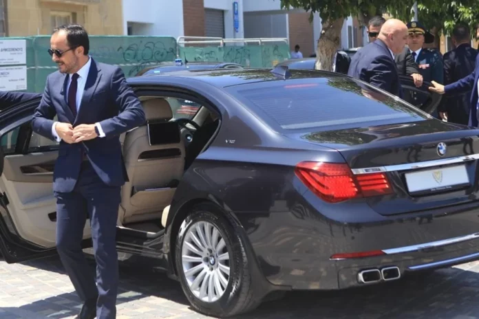 Θωρακισμένη λιμουζίνα €595.000 για τον ΠτΔ- «Δεν γνώριζα, εσκεμμένη η διαρροή»