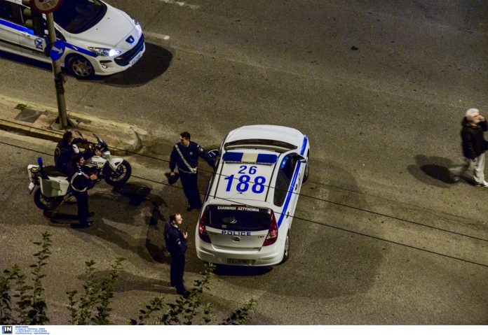 Άγρια συμπλοκή στους δρόμους του Κορυδαλλού: Ο καβγάς μεταξύ οδηγών κατέληξε σε καταδίωξη – Ένας τραυματίας και 5 προσαγωγές Άγρια συμπλοκή στους δρόμους του Κορυδαλλού: Ο καβγάς μεταξύ οδηγών κατέληξε σε καταδίωξη – Ένας τραυματίας και 5…