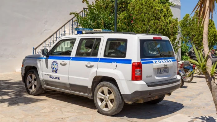 Δύο ανήλικοι στη Ναύπακτο συνελήφθησαν για διαρρήξεις μετά από πεζή καταδίωξη, χτύπησαν και αστυνομικούς