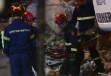 Έκρηξη στην Πλάκα: Ανασύρθηκε νεκρή από τον πρώτο όροφο, συνεχίζονται οι έρευνες για τους άλλους 5…